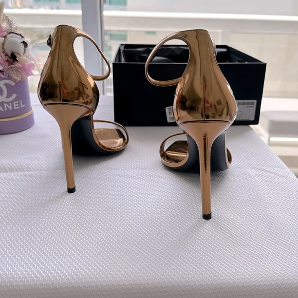 Saint Laurent Metallic Lambskin Amber 105 Ankle Strap Sandals 39.5 Egypt Gold - Picture 7 of 12